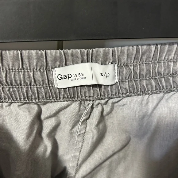 GAP Silver Shorts - Picture 2 of 2